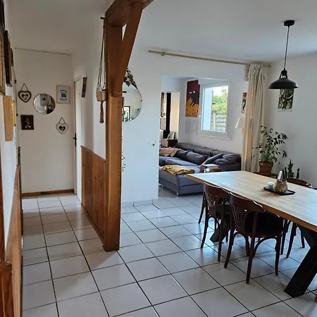 Tres Grande Maison Proche Circuit 24h, Boulerie Jump Savigne L'eveque, Tres Grand Jardin De Bourg Saint-Corneille