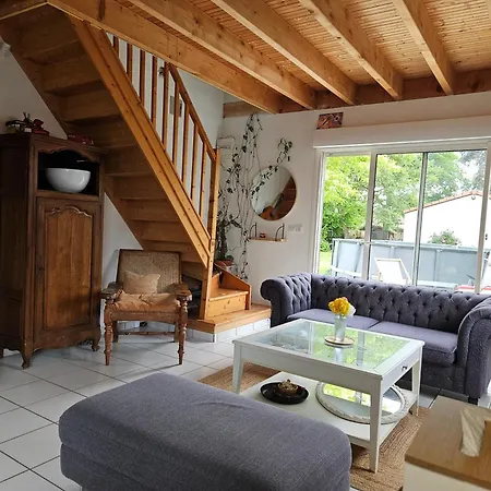 Tres Grande Maison Proche Circuit 24h, Boulerie Jump Savigne L'eveque, Tres Grand Jardin De Bourg Saint-Corneille